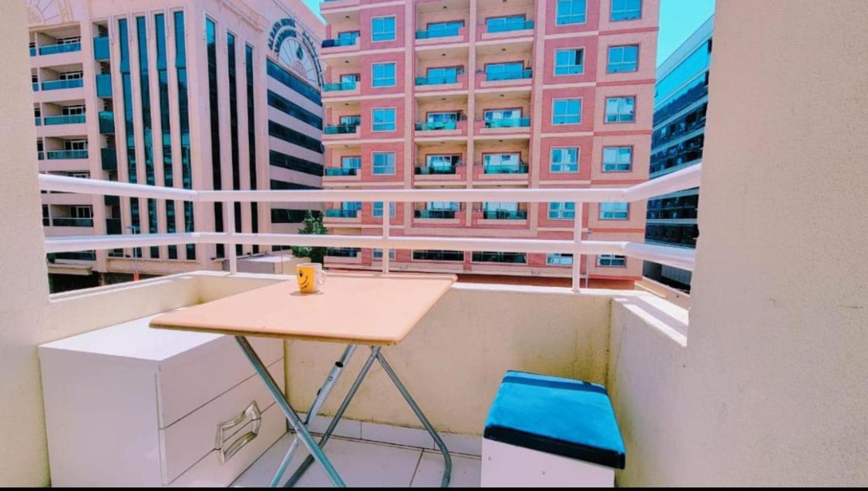 Dxb Hostel Near Adcb Metro Station Dubai Exteriör bild