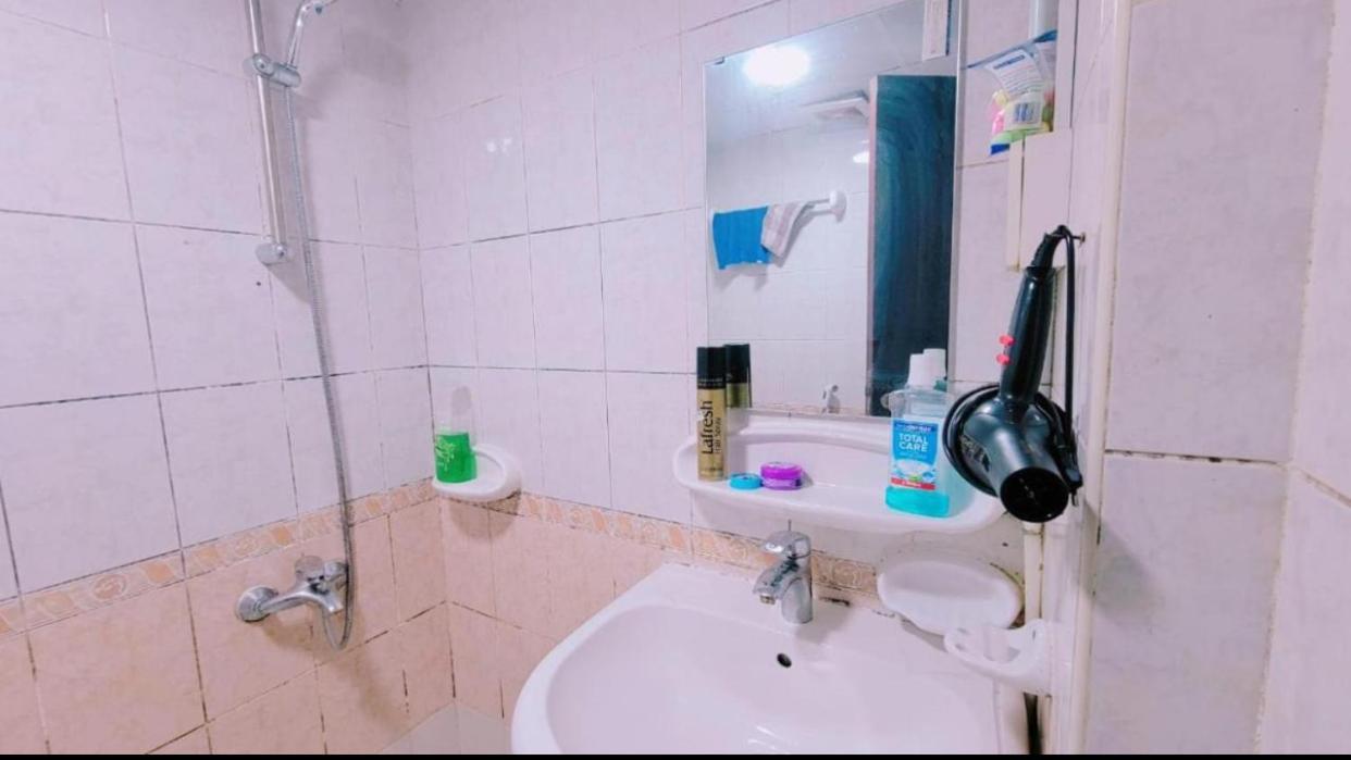 Dxb Hostel Near Adcb Metro Station Dubai Exteriör bild