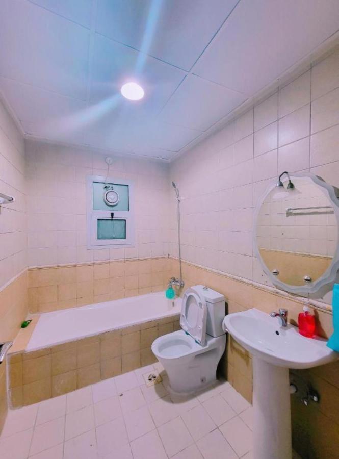 Dxb Hostel Near Adcb Metro Station Dubai Exteriör bild
